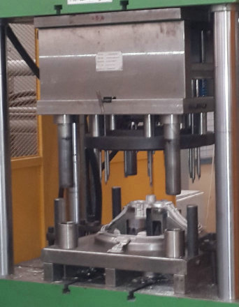 压铸件汽车方向盘切毛边模具